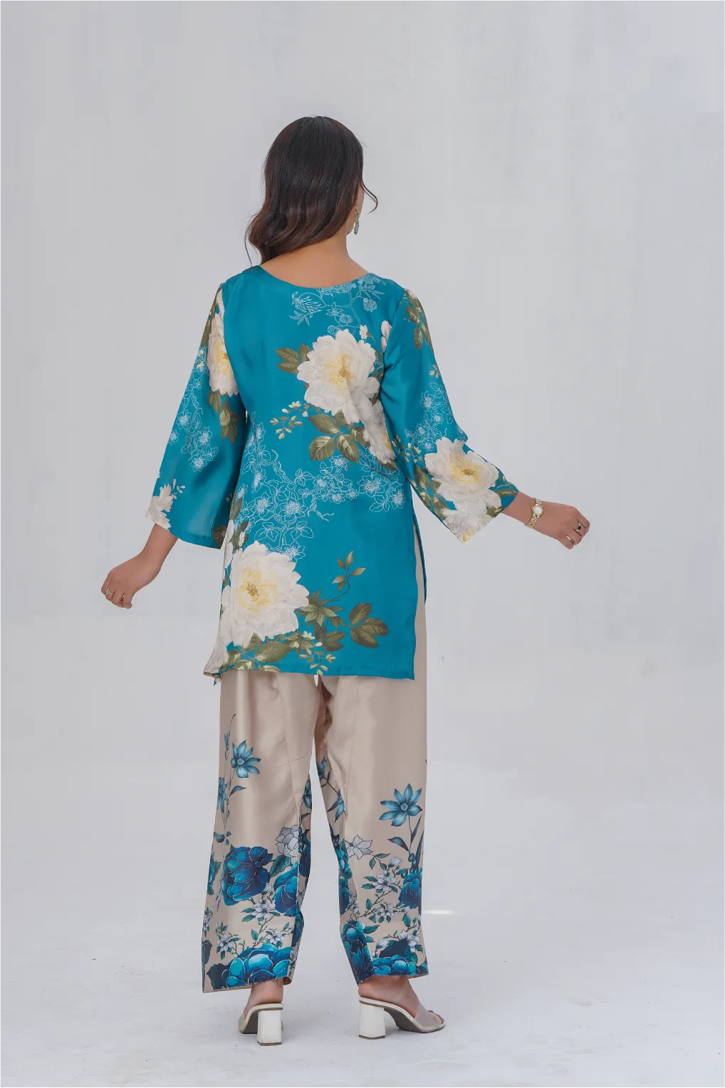 Aqua Blooms